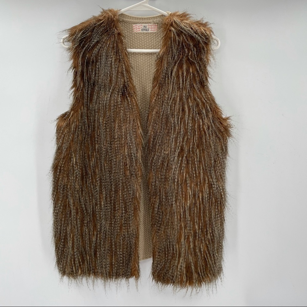 Pink Republic Faux Fur / Feather Vest - Picture 3 of 13